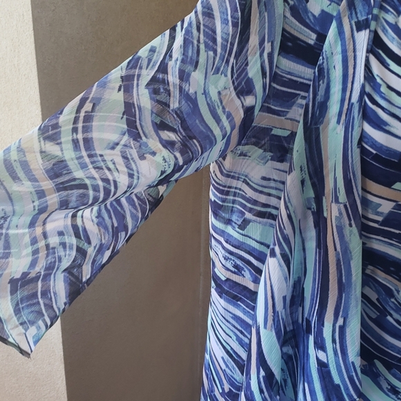 JM Collection Large Abstract Top Petite Large - Picture 2 of 7